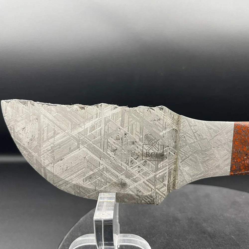 Muonionalusta meteorite blade showing the Widmanstätten pattern