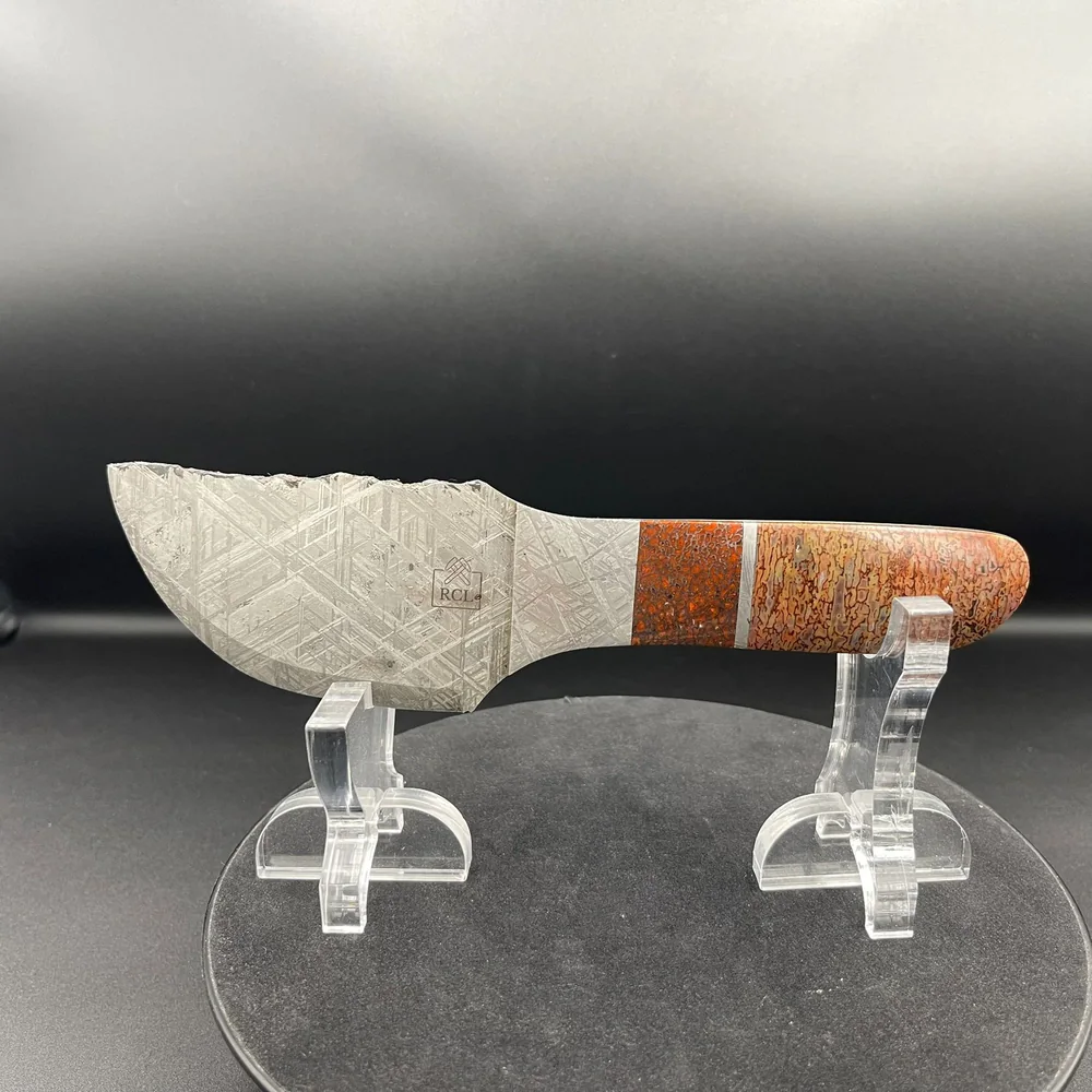 Muonionalusta meteorite knife with dinosaur gembone handle, full view