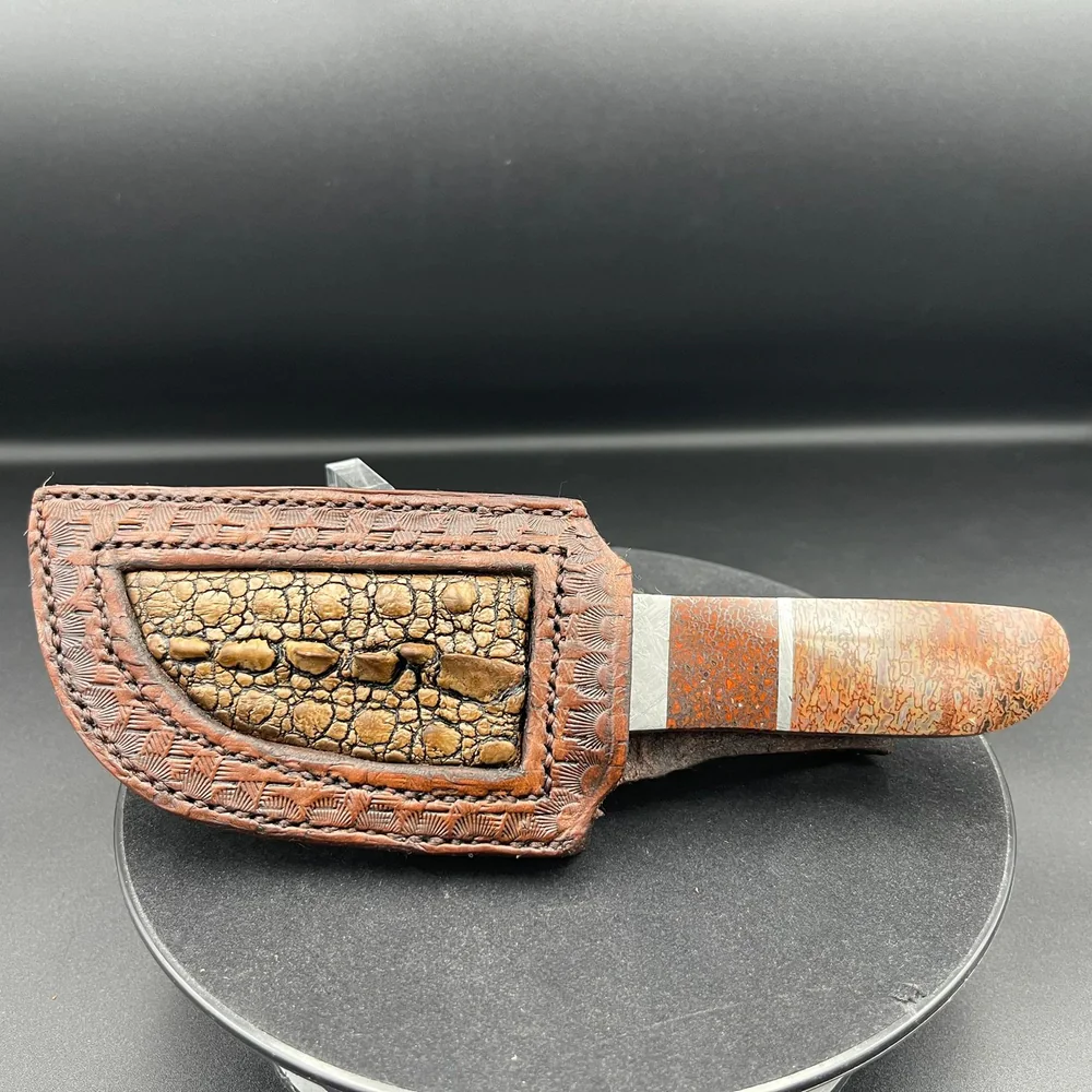Muonionalusta meteorite knife with its sheath