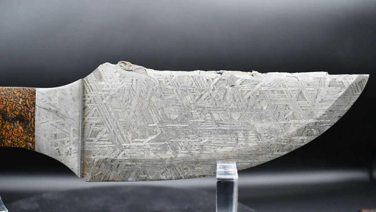 Aletai meteorite blade showing the Widmanstätten pattern