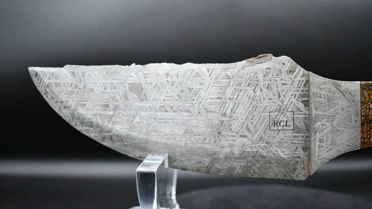 Widmanstätten pattern and handle transition detail