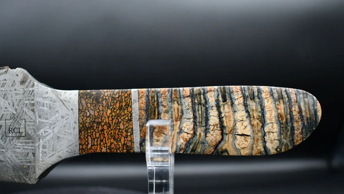 Aletai meteorite knife, profile view